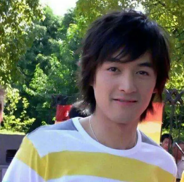 华晨宇整容_刘恺威整容后遗症_娱乐圈没整过容的明星