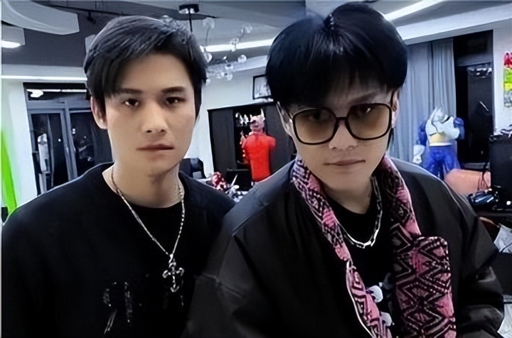 网红直播带货收入排行_顶级网红收入高不高_娱乐八卦中的网红有哪些-