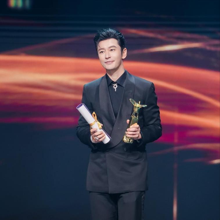 娱乐圈公布恋情的明星_黄晓明新恋情 胡冉儿 黄晓明感情史