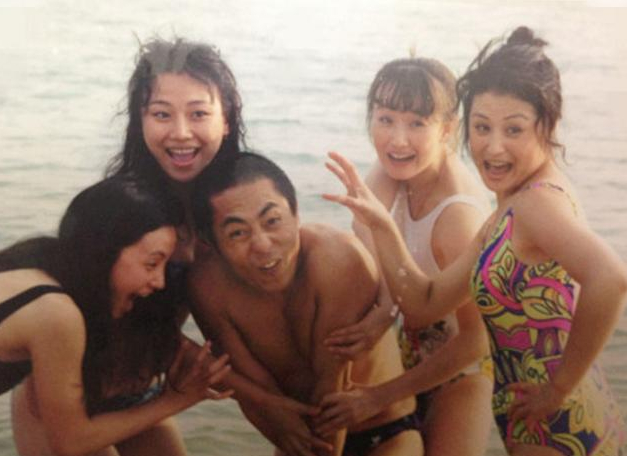 娱乐圈最诡异合影_娱乐圈明星合照分析_贾玲鹿晗对比照